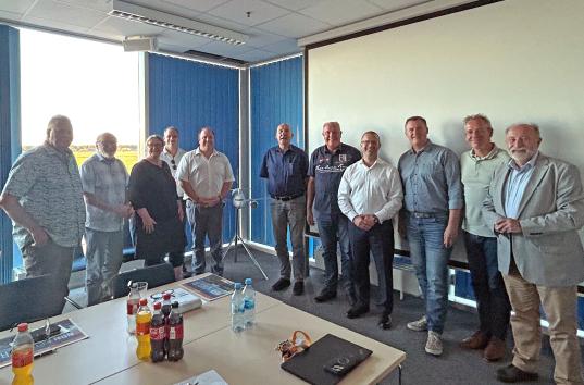 Vereinigte Wählergemeinschaften zu Besuch am Weezer Flughafen